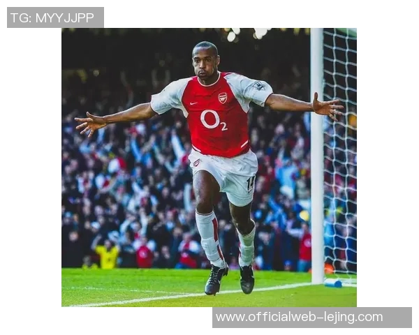 怀念已故足球明星的传奇人生与辉煌成就回顾