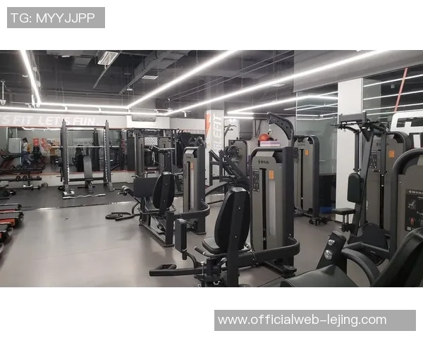 哑铃训练是否归类为无氧运动的科学解析与健身效果探讨